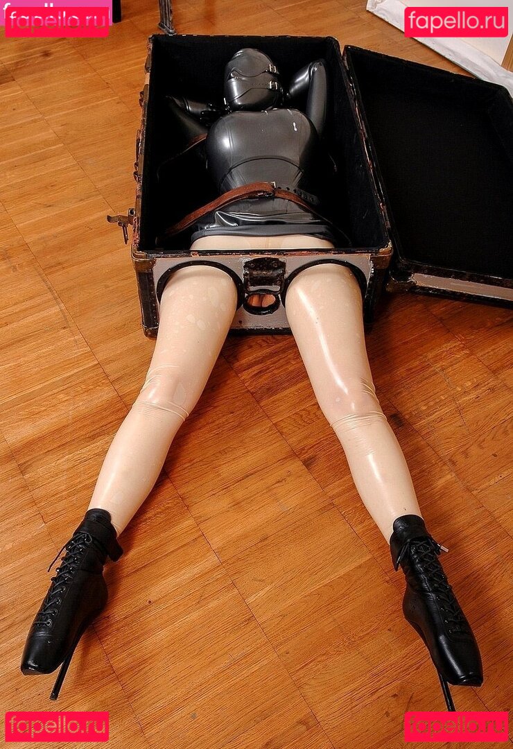 Latex Lucy / explore Nude Onlyfans Photo 29