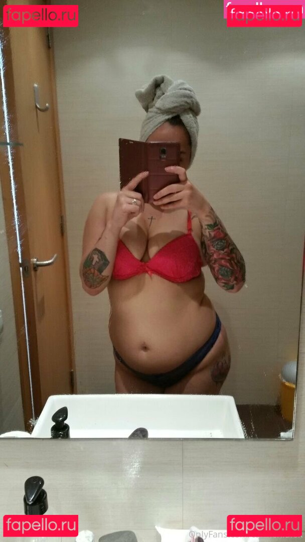 carmenlafox / givemecream Onlyfans Photo Gallery 