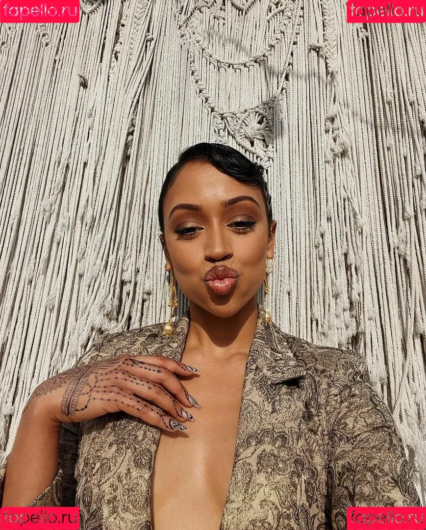 Liza Koshy Onlyfans Photo Gallery 