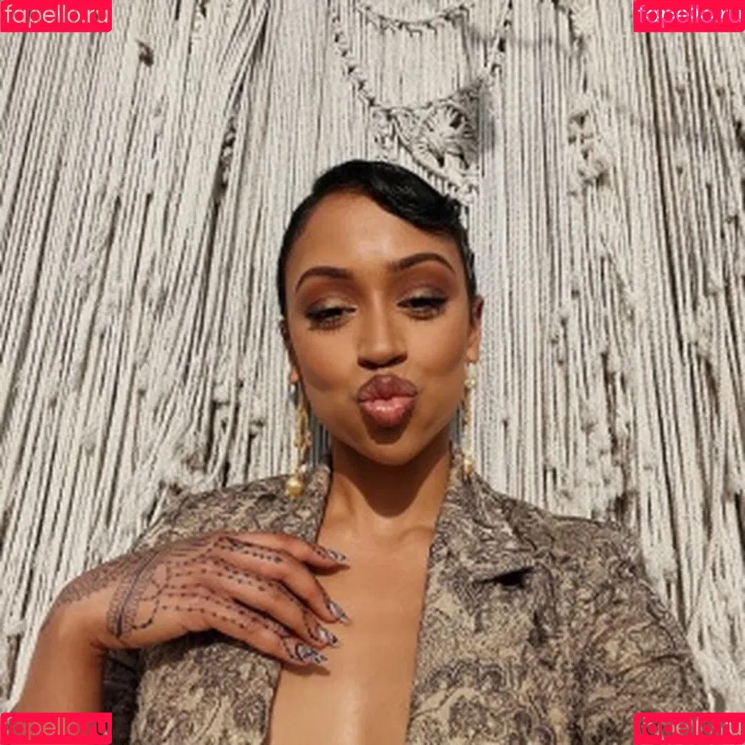 Liza Koshy Onlyfans Photo Gallery 