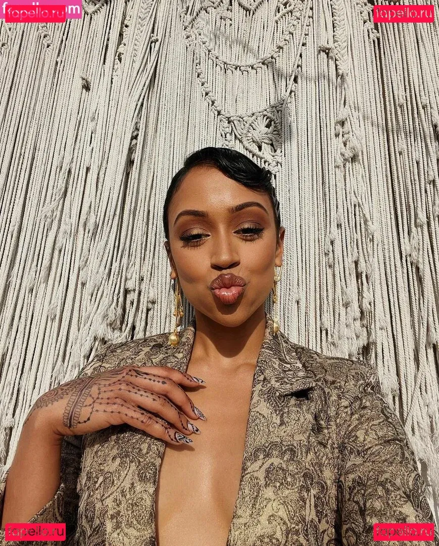 Liza Koshy Onlyfans Photo Gallery 