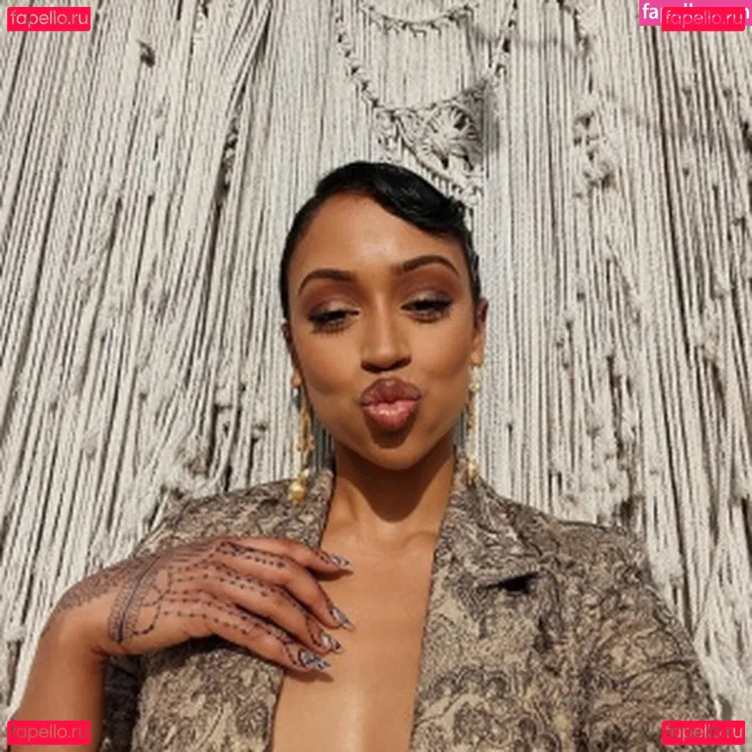 Liza Koshy Onlyfans Photo Gallery 