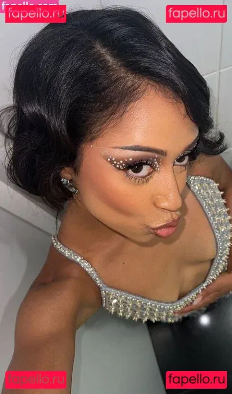 Liza Koshy Onlyfans Photo Gallery 