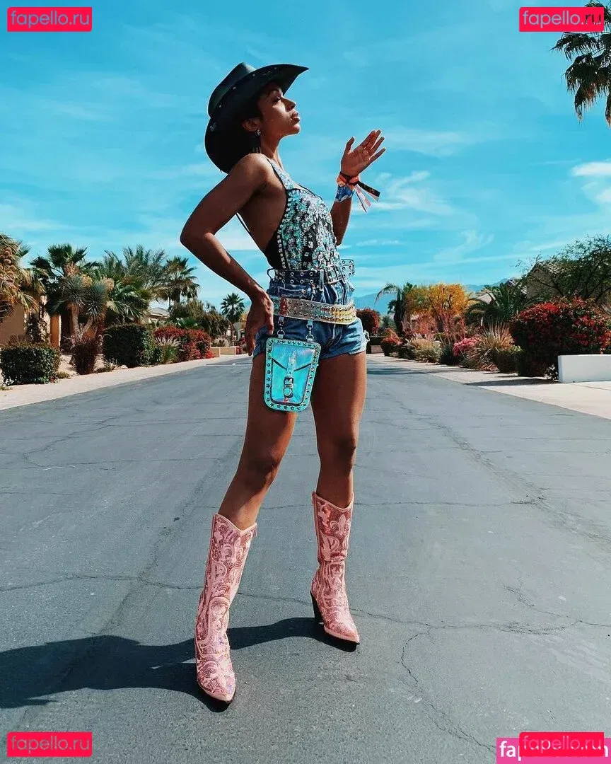 Liza Koshy Onlyfans Photo Gallery 