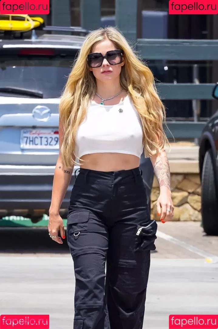 Avril Lavigne Onlyfans Photo Gallery 