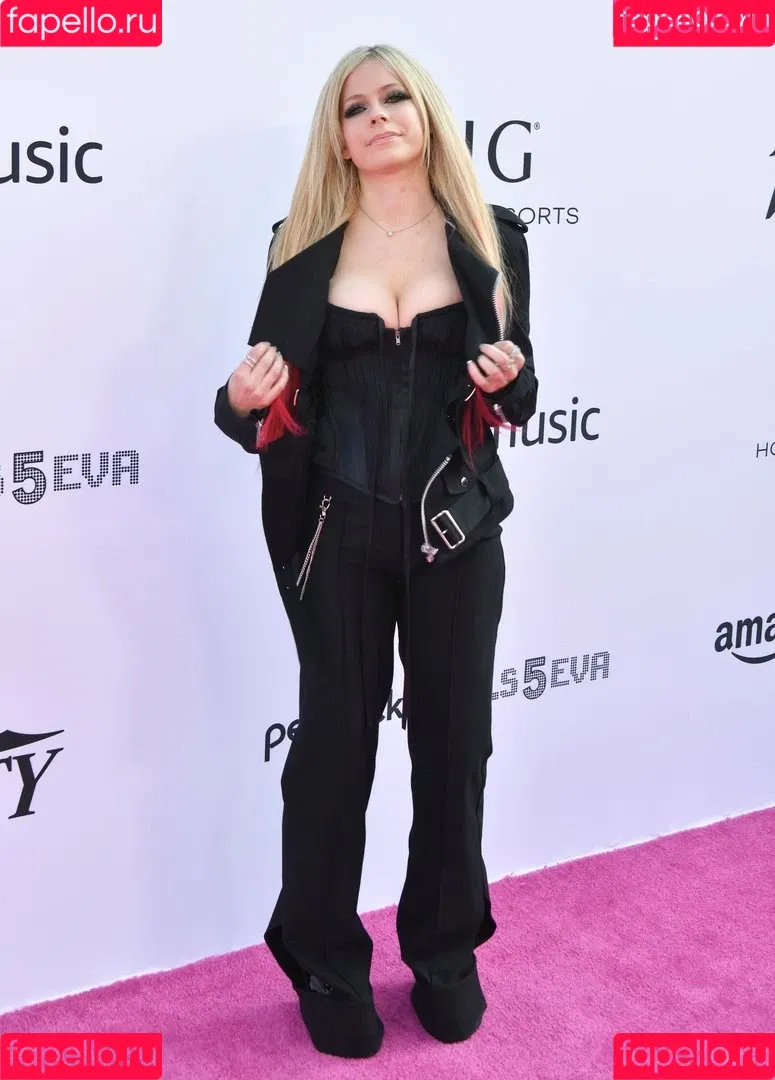 Avril Lavigne Onlyfans Photo Gallery 