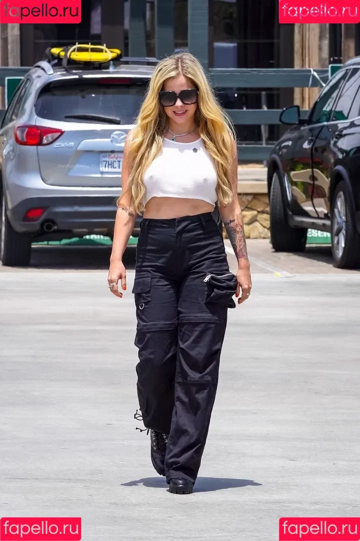 Avril Lavigne Onlyfans Photo Gallery 