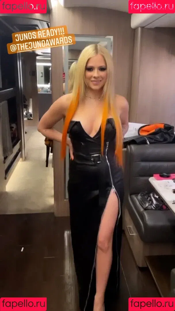 Avril Lavigne Onlyfans Photo Gallery 