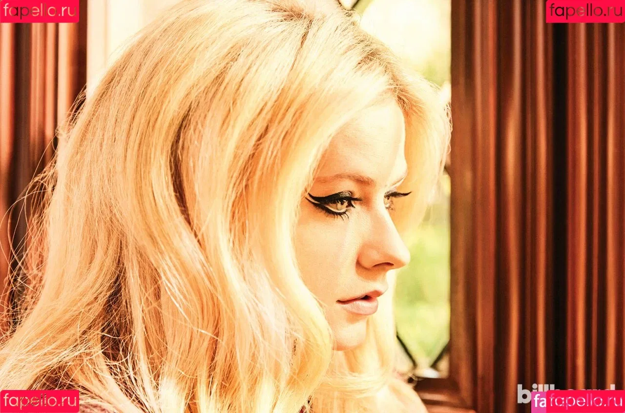 Avril Lavigne Onlyfans Photo Gallery 