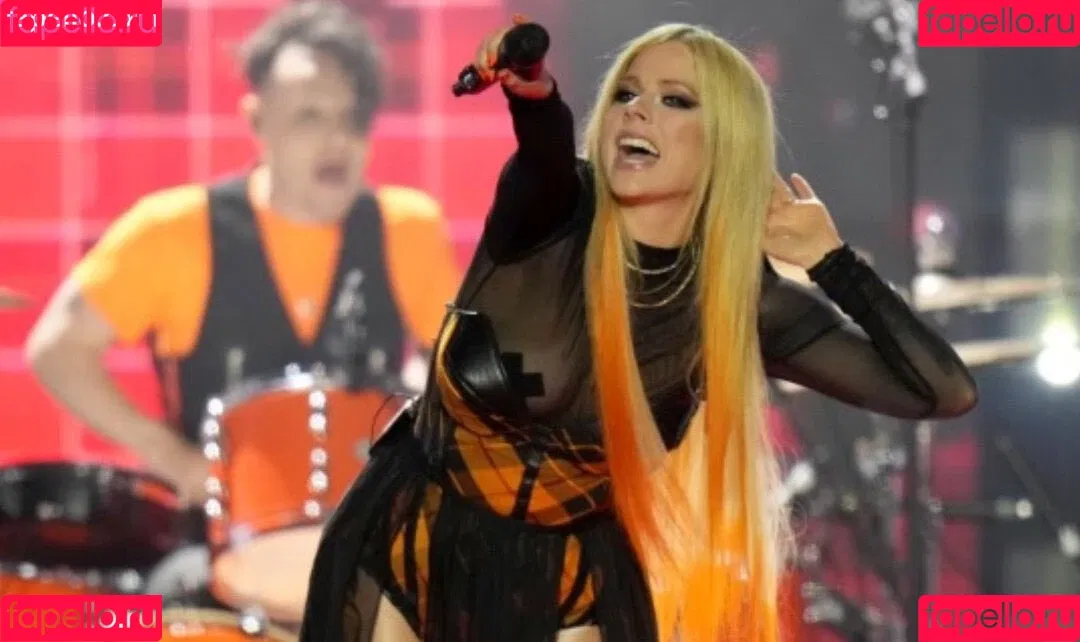 Avril Lavigne Onlyfans Photo Gallery 