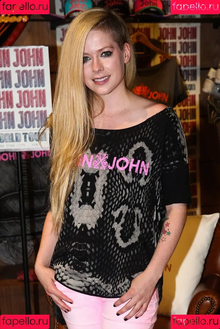 Avril Lavigne Onlyfans Photo Gallery 