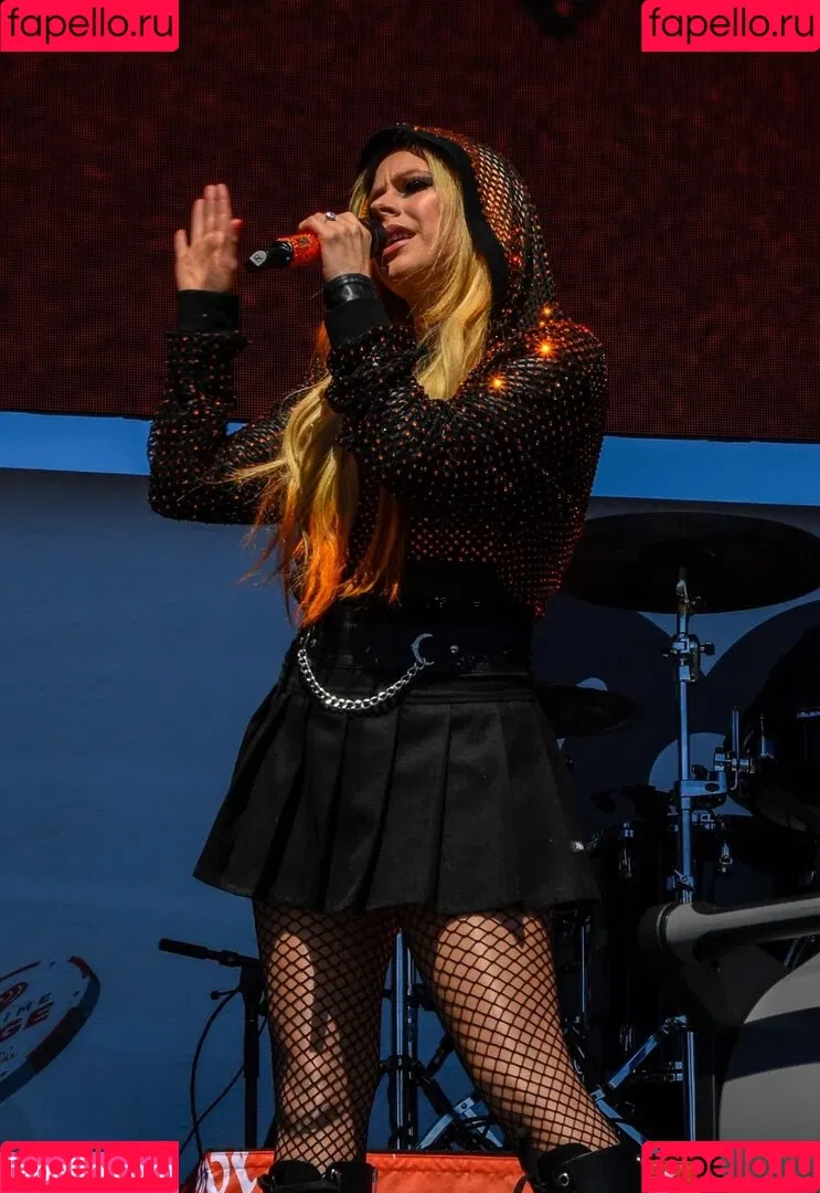 Avril Lavigne Onlyfans Photo Gallery 
