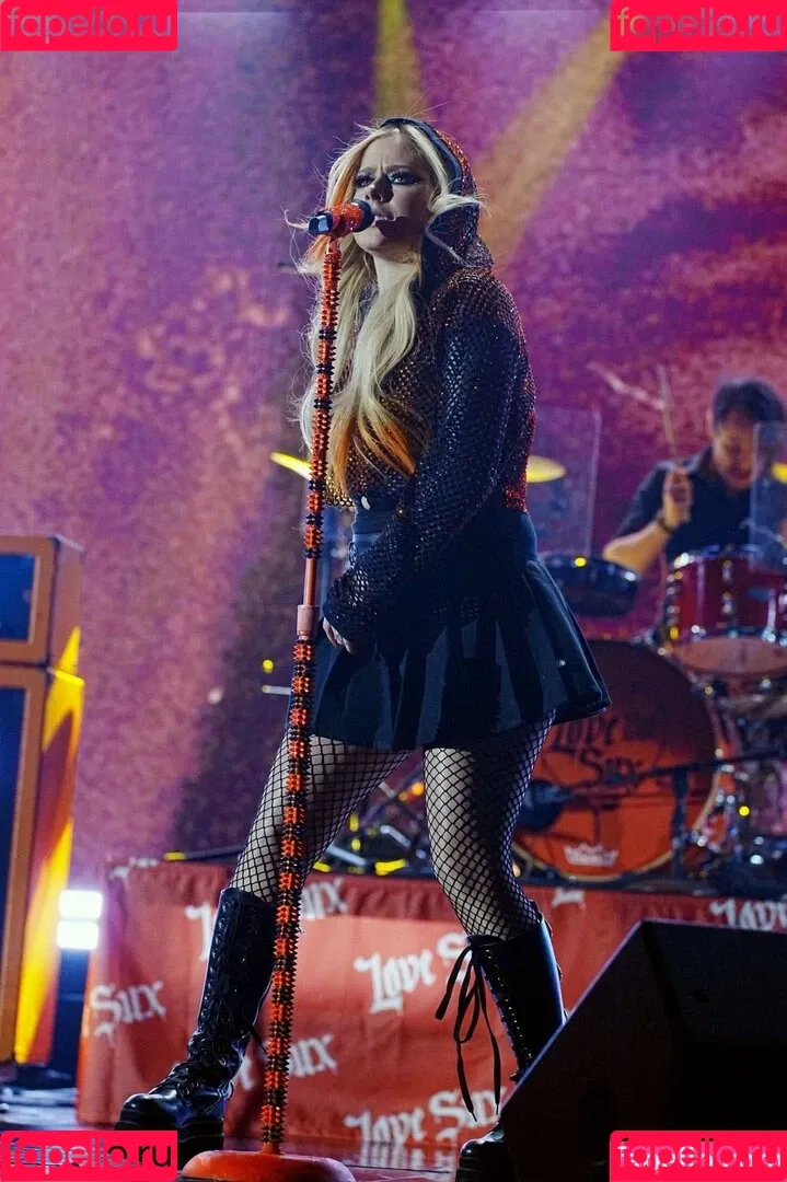 Avril Lavigne Onlyfans Photo Gallery 