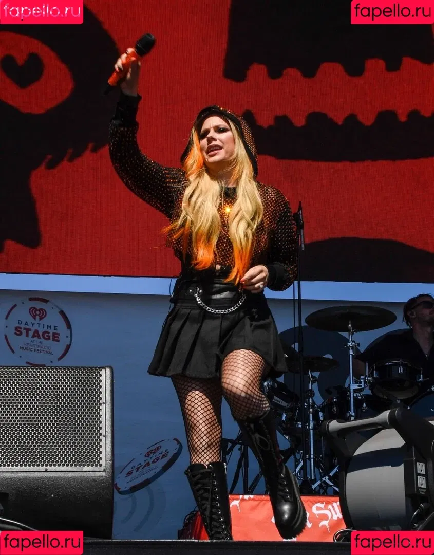 Avril Lavigne Onlyfans Photo Gallery 
