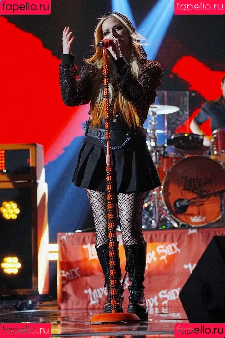 Avril Lavigne Onlyfans Photo Gallery 
