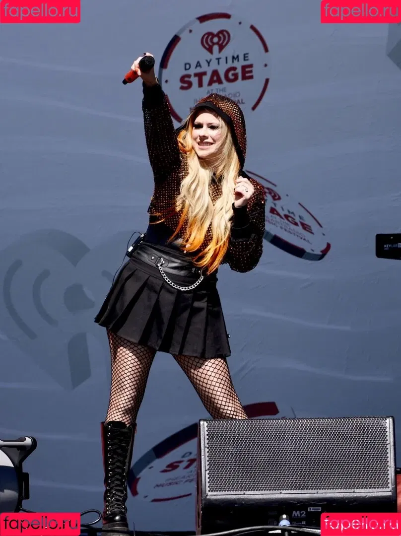 Avril Lavigne Onlyfans Photo Gallery 