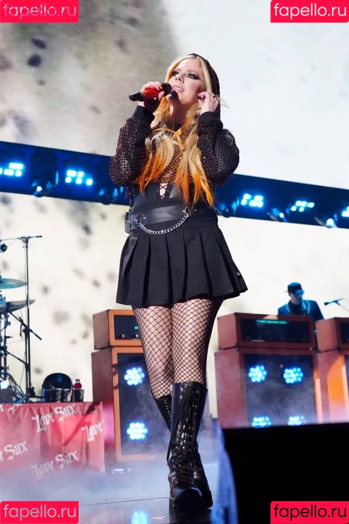Avril Lavigne Onlyfans Photo Gallery 