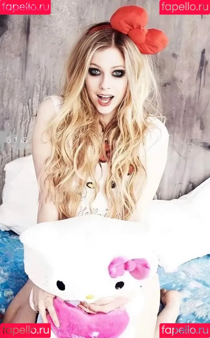 Avril Lavigne Onlyfans Photo Gallery 