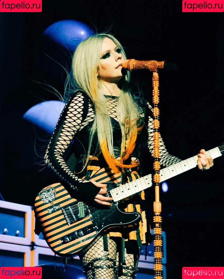 Avril Lavigne Onlyfans Photo Gallery 