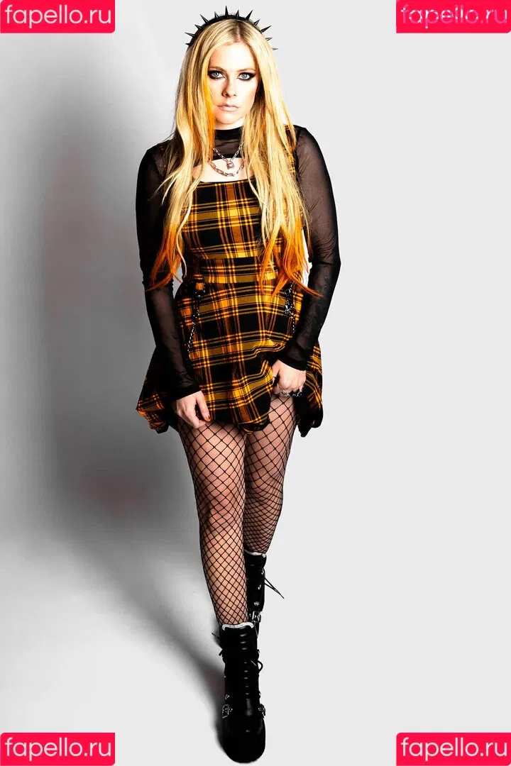 Avril Lavigne Onlyfans Photo Gallery 