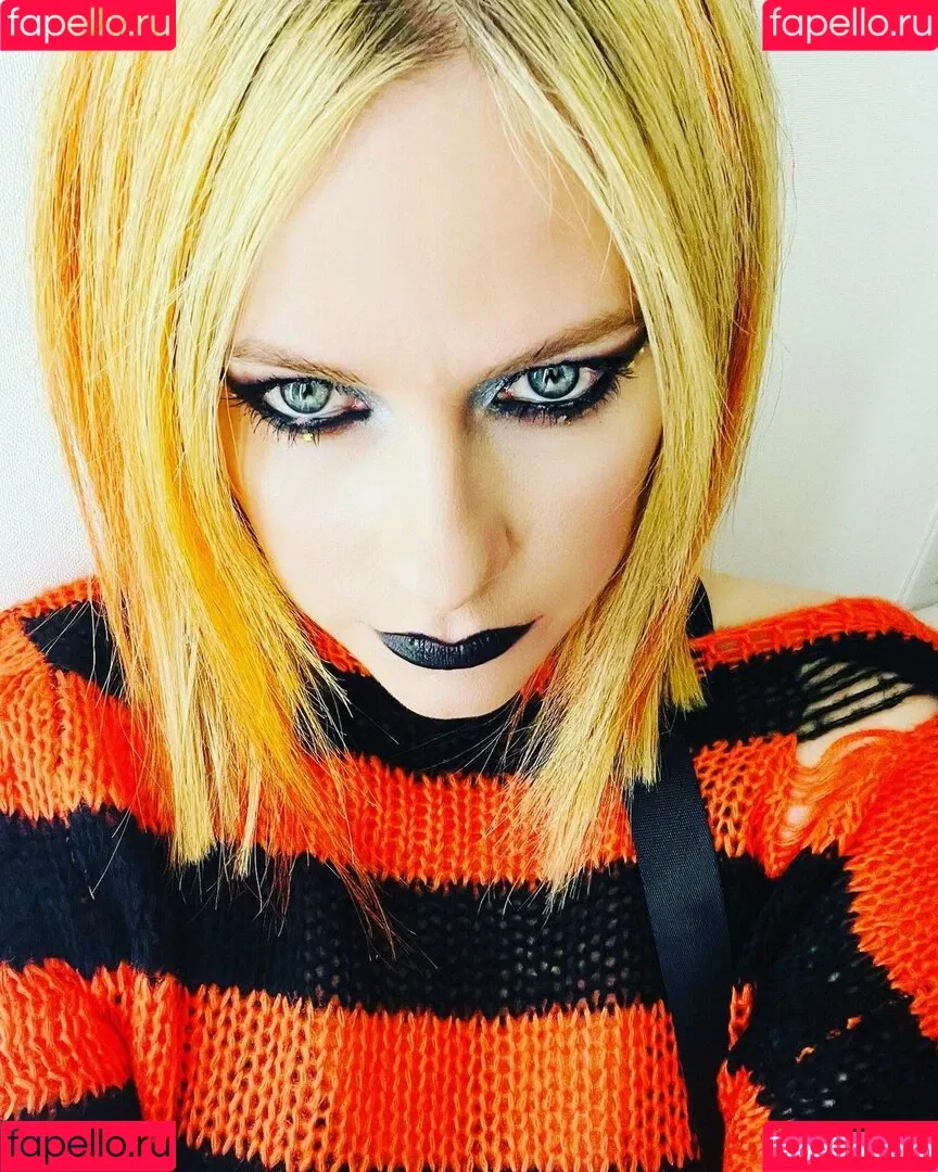 Avril Lavigne Onlyfans Photo Gallery 