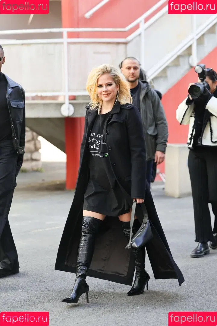 Avril Lavigne Onlyfans Photo Gallery 