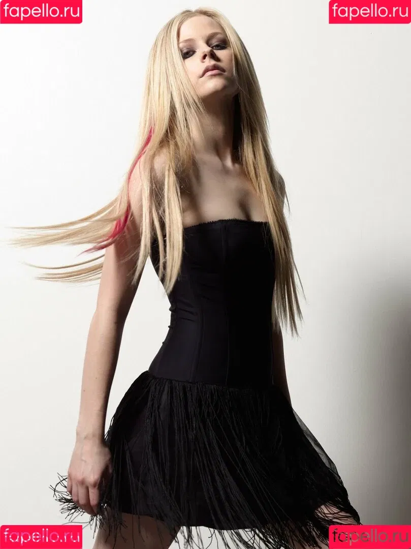 Avril Lavigne Onlyfans Photo Gallery 