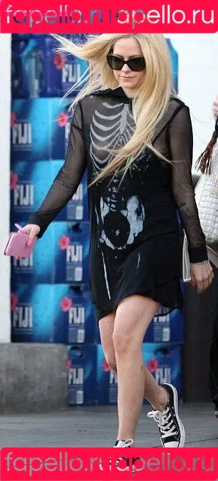 Avril Lavigne Onlyfans Photo Gallery 