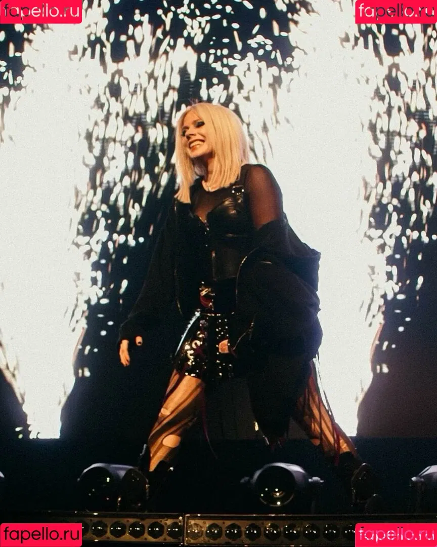 Avril Lavigne Onlyfans Photo Gallery 