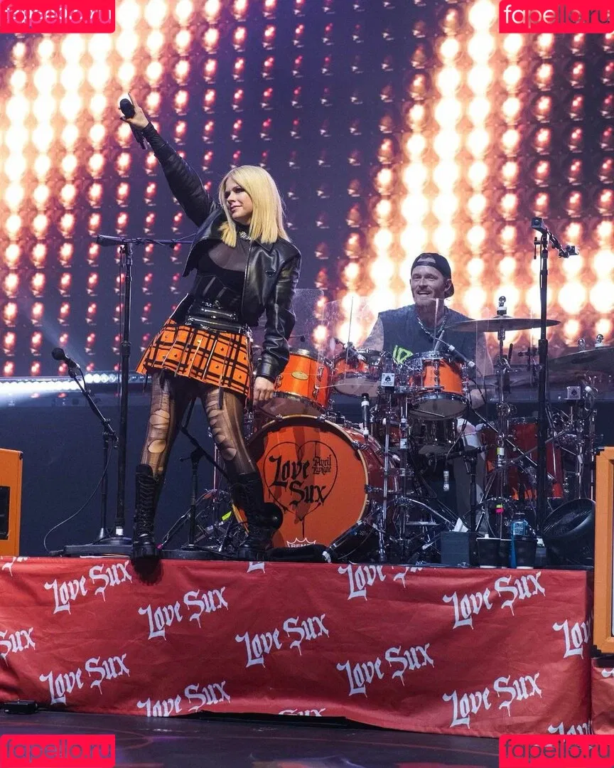 Avril Lavigne Onlyfans Photo Gallery 