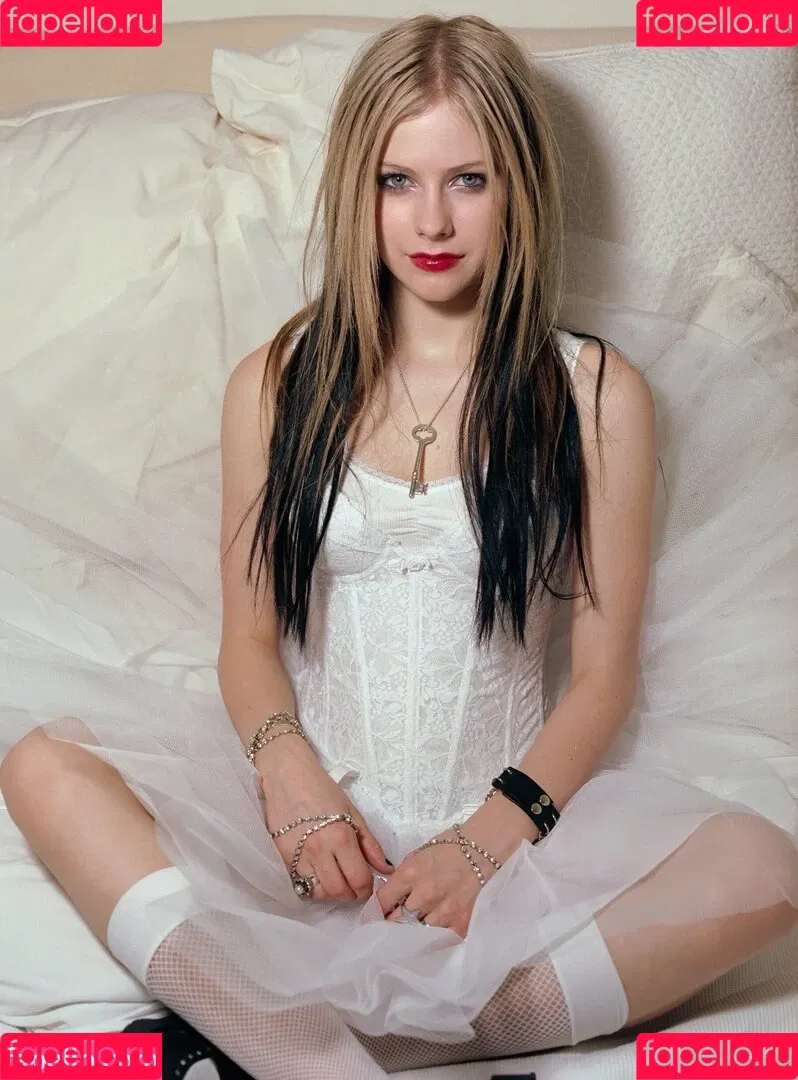 Avril Lavigne Onlyfans Photo Gallery 