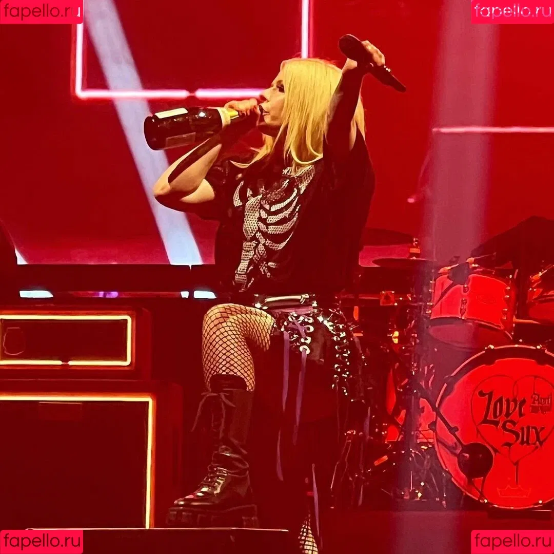 Avril Lavigne Onlyfans Photo Gallery 