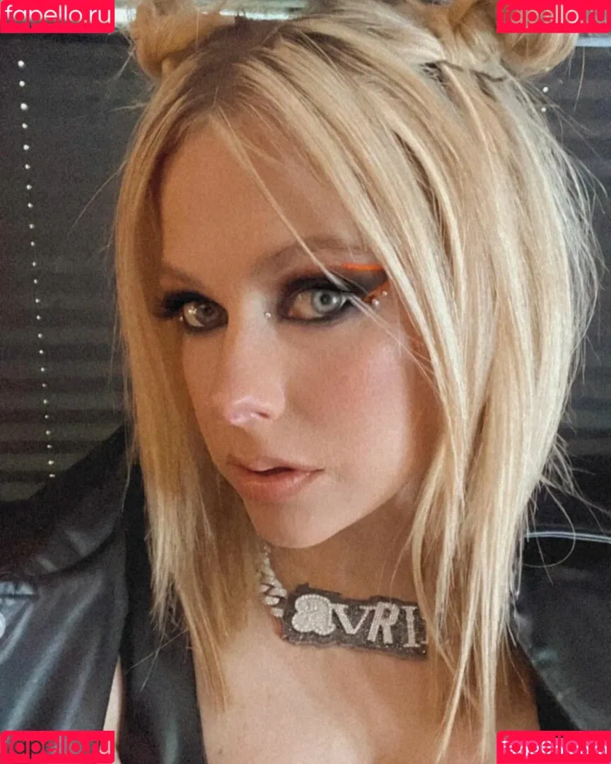 Avril Lavigne Onlyfans Photo Gallery 