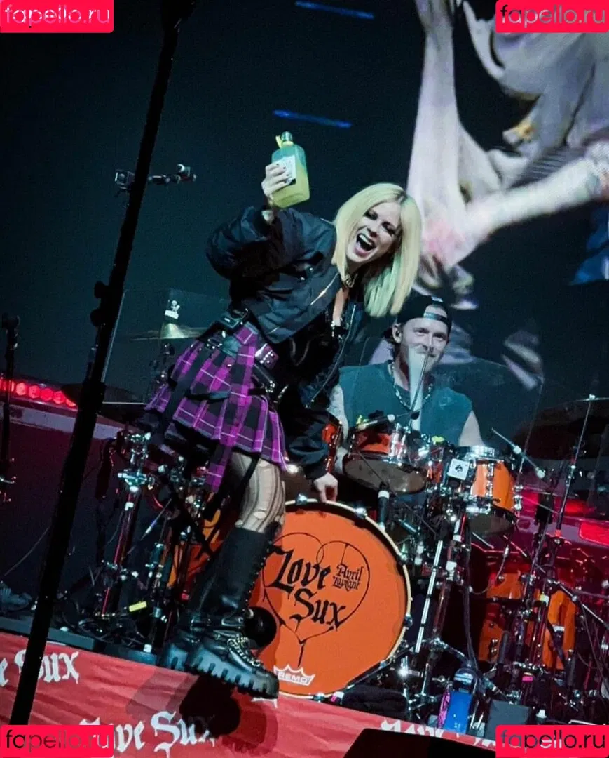 Avril Lavigne Onlyfans Photo Gallery 