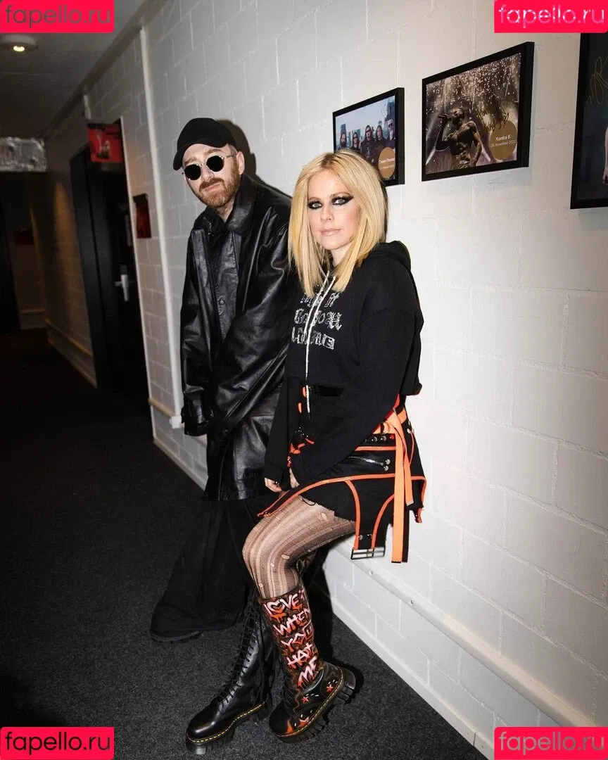 Avril Lavigne Onlyfans Photo Gallery 