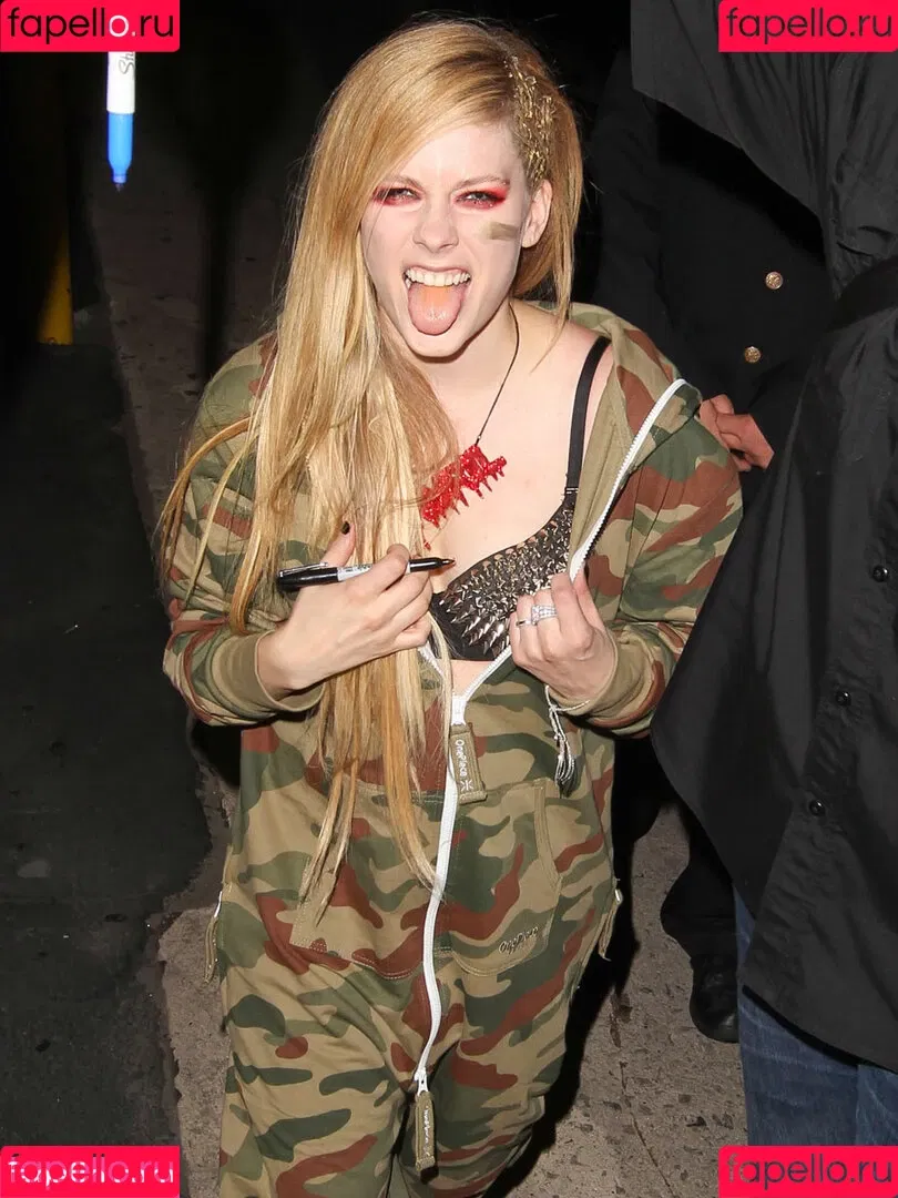 Avril Lavigne Onlyfans Photo Gallery 
