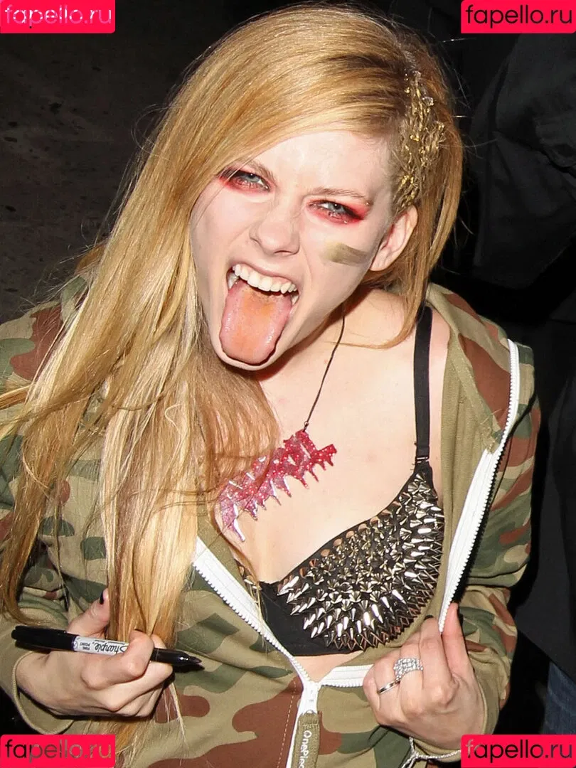 Avril Lavigne Onlyfans Photo Gallery 