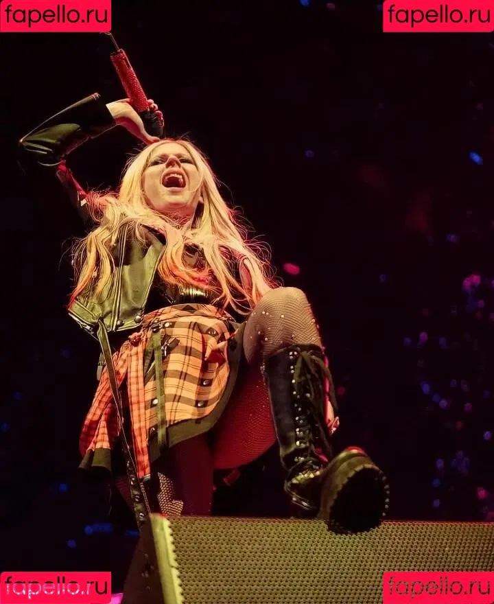 Avril Lavigne Onlyfans Photo Gallery 