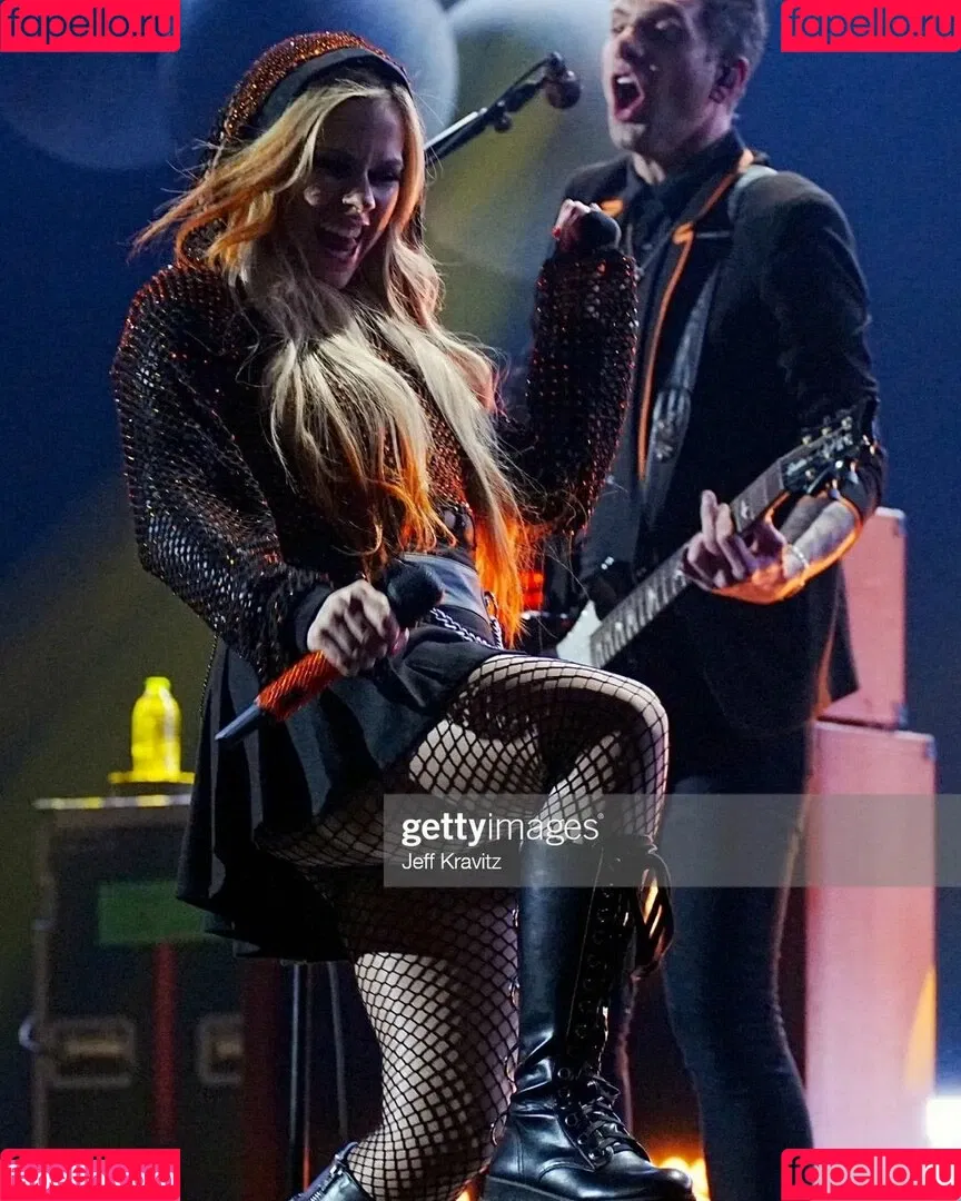 Avril Lavigne Onlyfans Photo Gallery 