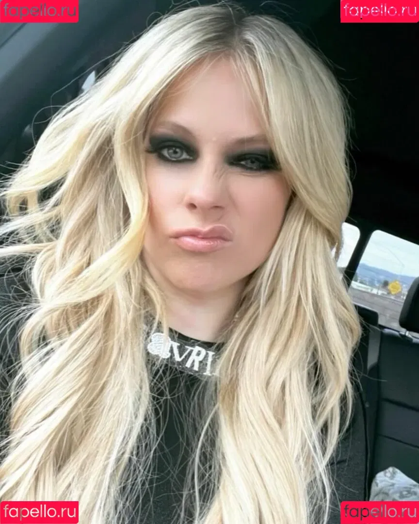 Avril Lavigne Onlyfans Photo Gallery 
