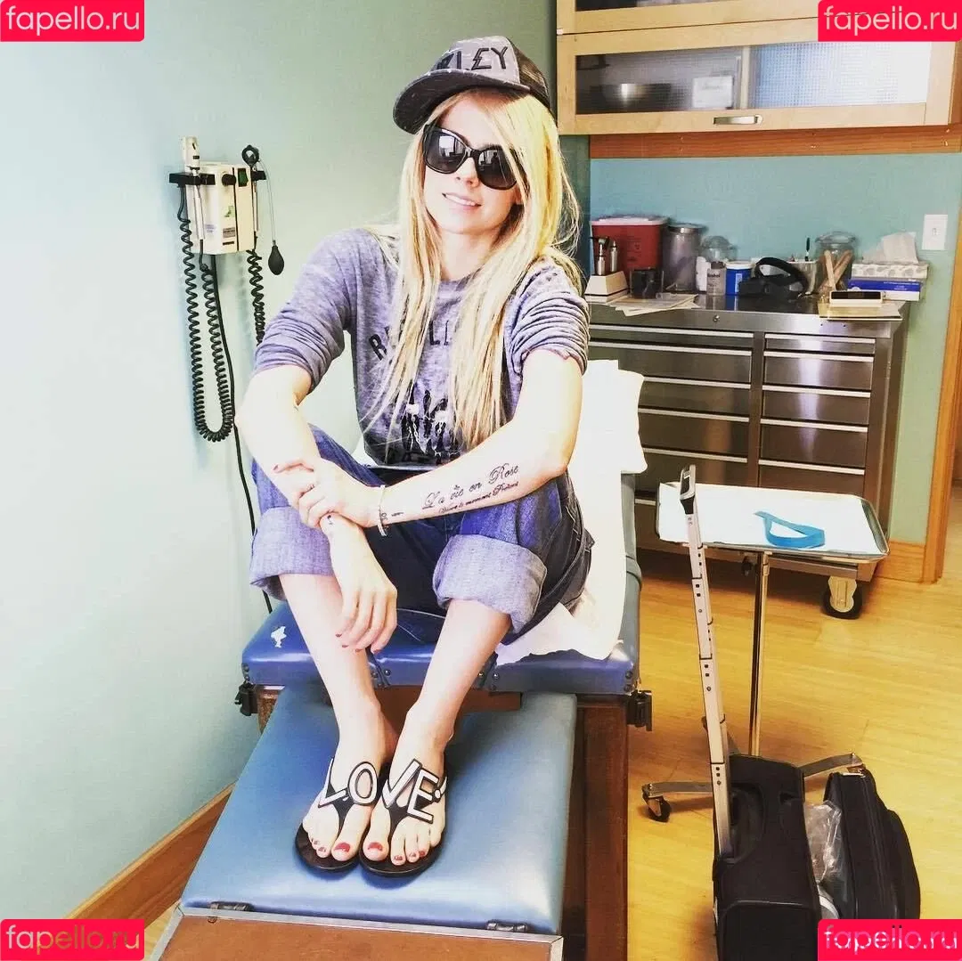 Avril Lavigne Onlyfans Photo Gallery 