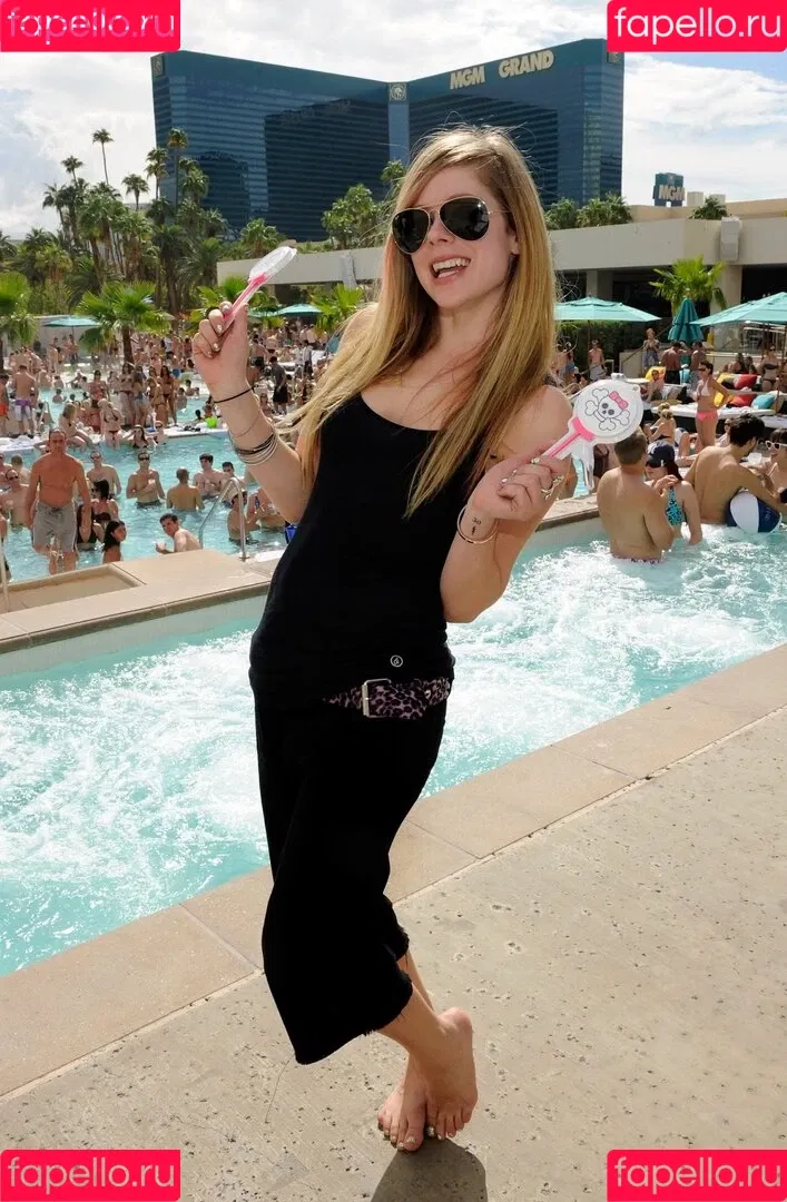 Avril Lavigne Onlyfans Photo Gallery 