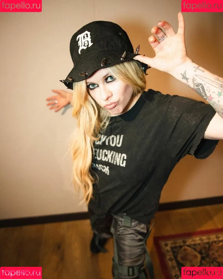 Avril Lavigne Onlyfans Photo Gallery 