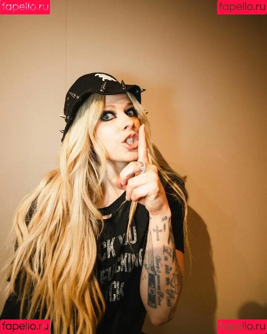 Avril Lavigne Onlyfans Photo Gallery 