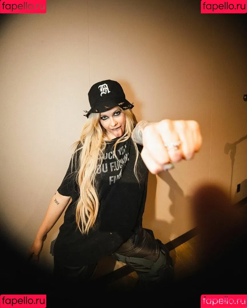 Avril Lavigne Onlyfans Photo Gallery 