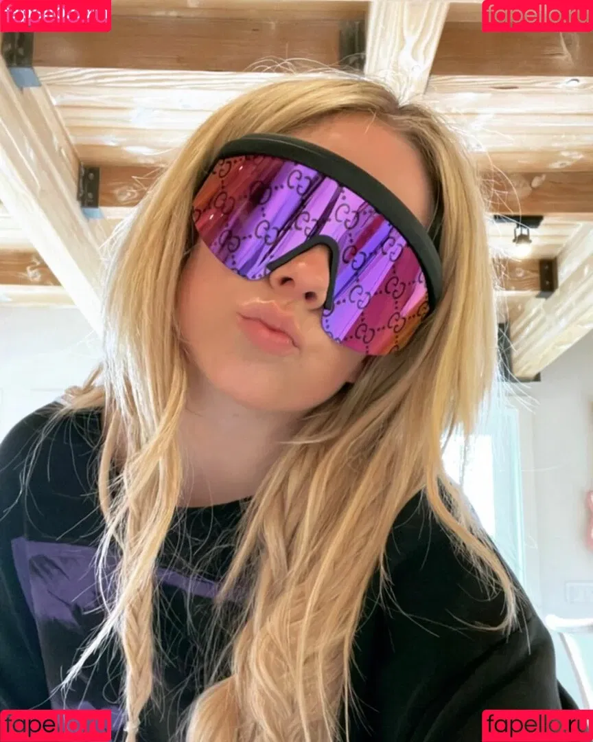 Avril Lavigne Onlyfans Photo Gallery 