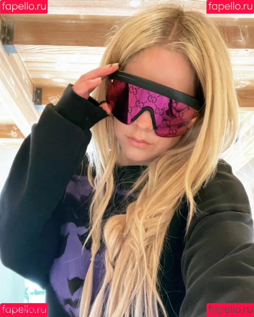 Avril Lavigne Onlyfans Photo Gallery 
