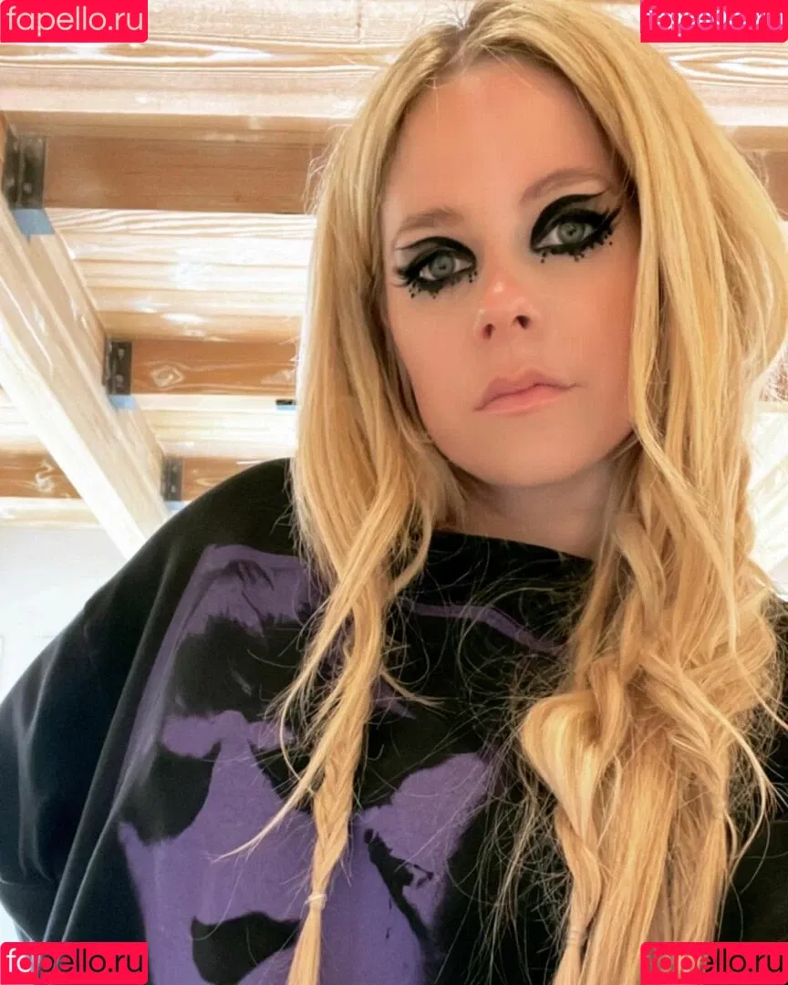 Avril Lavigne Onlyfans Photo Gallery 