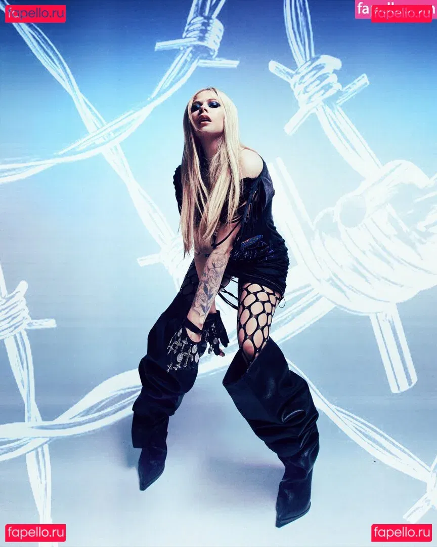 Avril Lavigne Onlyfans Photo Gallery 