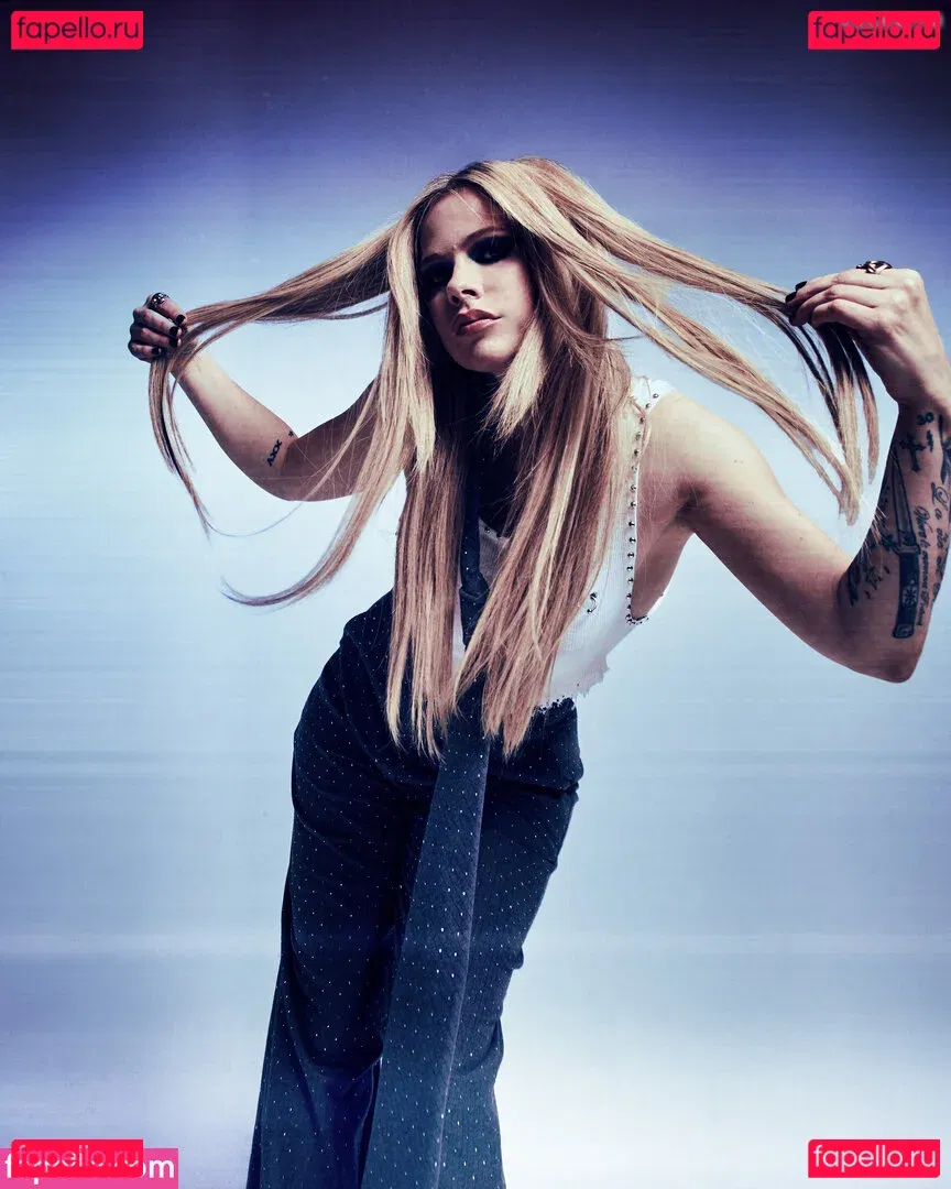 Avril Lavigne Onlyfans Photo Gallery 